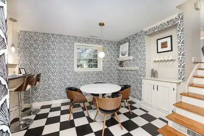 Image de Close 2 Southpark Pet Friendly w Fenced-In Yard