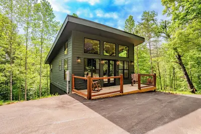 Image de Welcome to Your Cozy Mountain Getaway, charming cabin in tranquil Sevierville