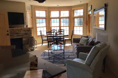 Image de Modern 2br/2ba Condo at Northernaire Resort – Steps from the Lake & Trails!