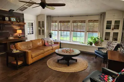 Image de Charming 4-bedroom farmhouse on 15 acres