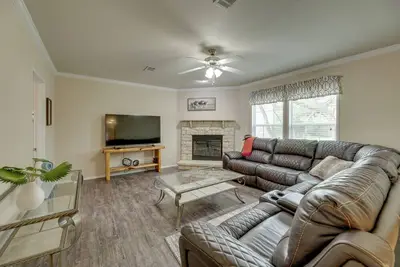Image de 5 Mi to Splashway Waterpark: Cabin in Rock Island