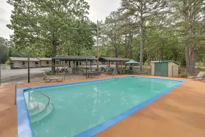 Image de Outdoor Entertainment Areas: Greers Ferry Cottage!