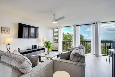 Image de Ocean View, Community Perks: Makaha Valley Condo!