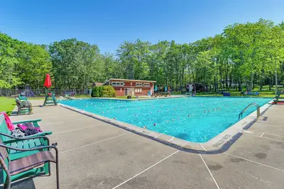 Image de Home w/ Pool & Lake in Jim Thorpe: 6 Mi to Dtwn!