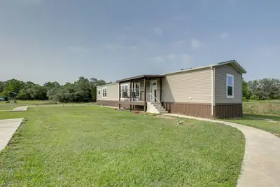 Image de 5 Mi to Splashway Waterpark: Cabin in Rock Island