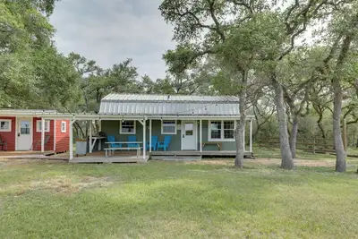 Image de 5 Mi to Splashway Waterpark: Cabin in Rock Island
