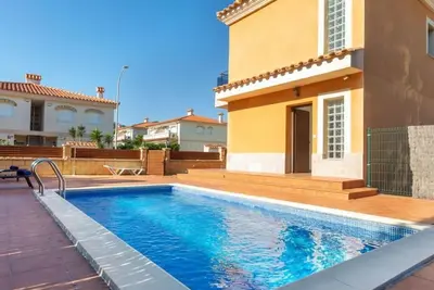 Image de Phenomenal Villa In Miami-Beach (Costa Dorada) Private Pool, 12 people