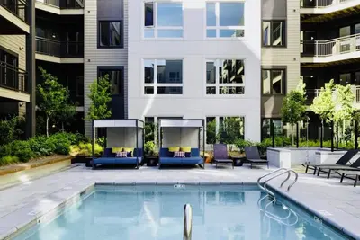 Image de Modern 3br Escape in Cambridge – Pool, Gym & All the Perks!