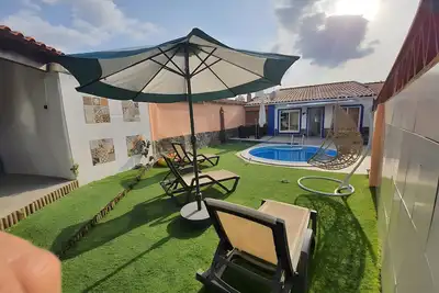 Image de Villa \"Cantinho De Paz\" avec piscine privée, Wi-Fi et climatisation