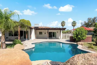 Desert Oasis- Pool, Prime Location & Rv Parking