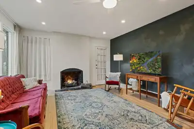 Image de Spacious Retreat: Near Gvl & Avl, Luxe Touches