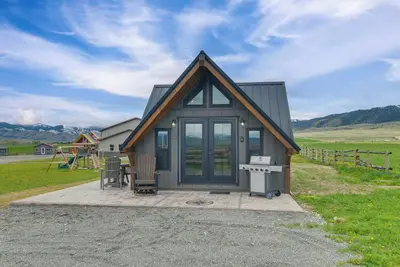 Image de 1/2 Mi to Ruby River: Cabin w/ Trail Access!