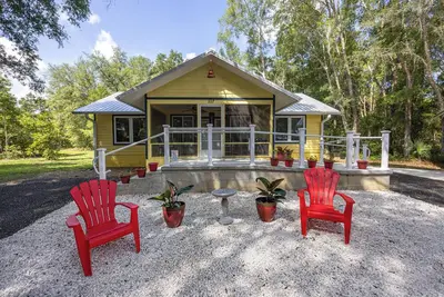 Image de Charming Lily Pad Lakeside 2/2 cottage WiFi, Hottub, Firepit in Historic Melrose