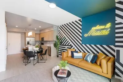 Image de Stylish 1br + Den in the Heart of Miami