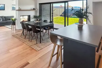 Image de 11 Alice Street Modern 4-Bedroom Holiday Retreat