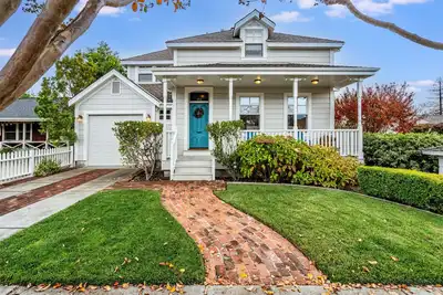 Image de The Heart of Sonoma Plaza: Stylish 1877 Victorian