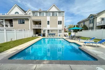 Image de 1422 Missouri Ave - Pet Friendly at the Harbor!