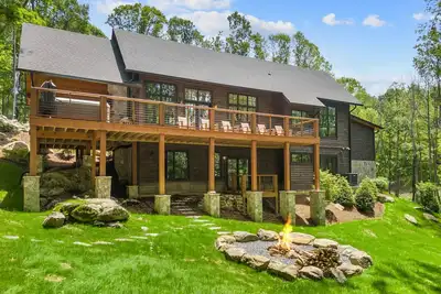 Image de Calling Me Home at Eagles Nest: private, hot tub, indoor & outdoor fireplaces