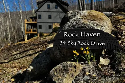 Image de Rock Haven at Eagles Nest - pets, views, four king beds, hot tub