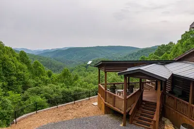 Image de Skyline Escape: Stunning Long Range Views, Hot Tub, Firepit, Lawn Games