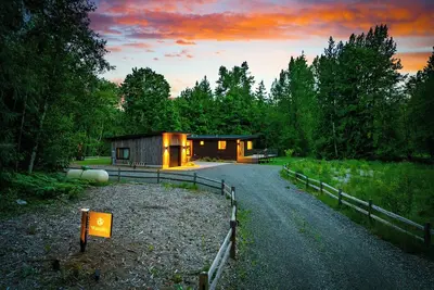 Image de 5-Acre Escape | Trails • Lake • 2 Luxe Stays