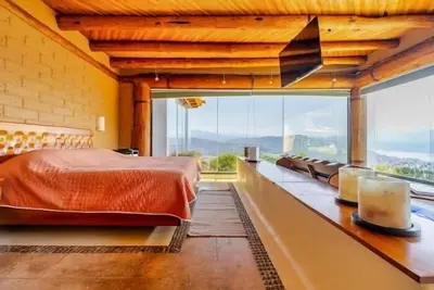 Image de Home in Valle de Bravo · 6 bedrooms · 10 beds · 7 baths