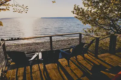 Image de New! Waterfront Cottage on private Lake Michigan Beach with glorious sunsets