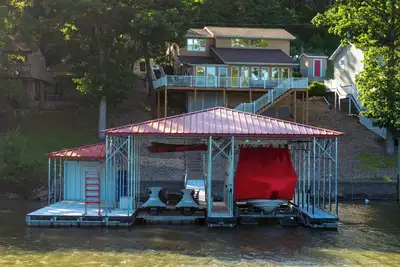 Image de Unforgettable Family Fun Awaits! Charming Lakefront Home w/ Dock, Fire Pit @10mm