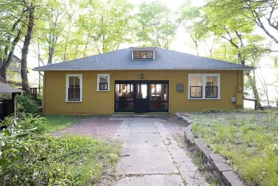 Image de Charming Vintage Lake Michigan Retreat with Private Beach