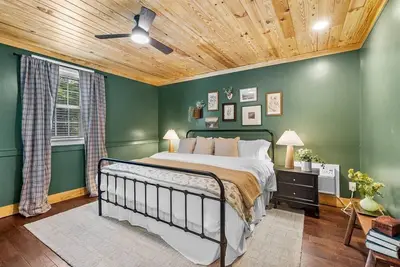 Moccasin Bend Cottage