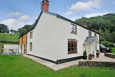 Image de Exmoor Farmhouse, pet friendly, with hot tub in Bampton, Devon
