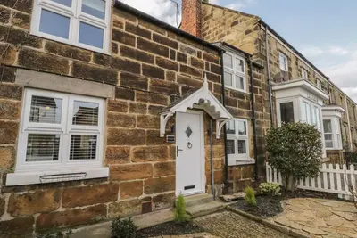 Harrington Cottage, pet friendly, with a garden in Marske-By-The-Sea