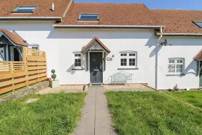 The Cwtch, pet friendly, with a garden in Aberporth