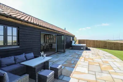 The Hide, family friendly, with hot tub in Mersea Island
