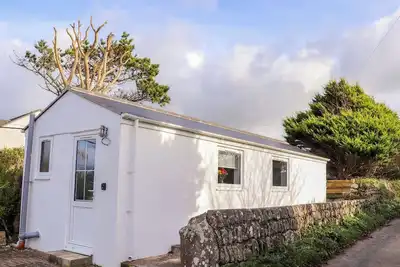 Image de Fifty Degrees North, pet friendly, with a garden in St Just