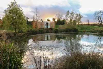Image de Herbie'S Shepherds Hut At Shepherds Lodge, with hot tub in Redmile