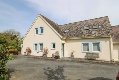 Image de Tree Tops, pet friendly, with a garden in Newport, Pembrokeshire