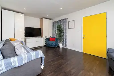 Image de Nice cozy home. free parking on site