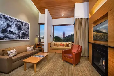 Image de 1-Bedroom Suite at a 4. 5⭐️ Hotel