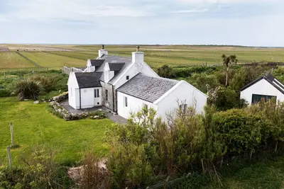 Image de Taigh Phinc, pet friendly, with a garden in Lochmaddy, North Uist