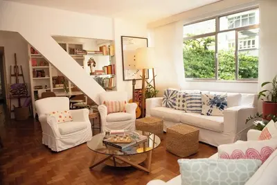 Image de Poetic Apartment - Art and design close to the beach in Leblon