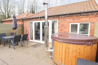 Image de Oak Cottage, pet friendly, with hot tub in Barrow-Upon-Humber