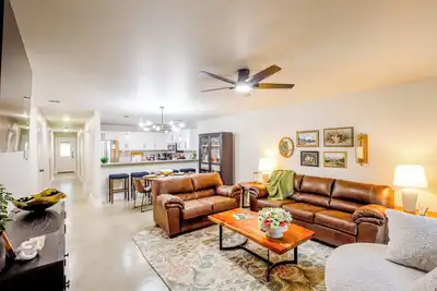 Image de 3br Near Umhb & Downtown • Fast Wifi • Fenced Yard