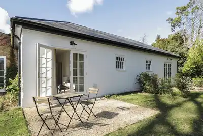 Image de Holly, pet friendly, with pool in Kintbury