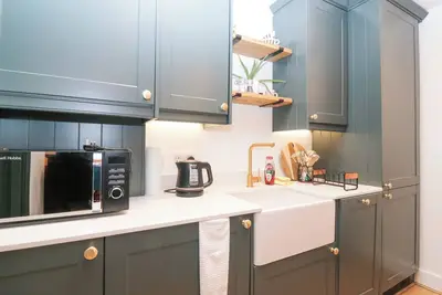 Beadles Cottage, pet friendly, with a garden in Blairgowrie