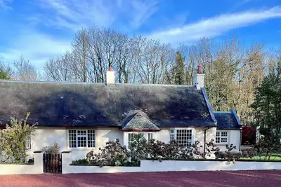 Image de Gatehouse 2 Cessnock Castle, pet friendly, with open fire in Galston
