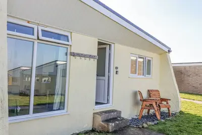 Atlantic Escape, pet friendly, with pool in Widemouth Bay