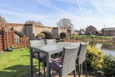 Beckside Cottage, pet friendly, character holiday cottage in Penrith