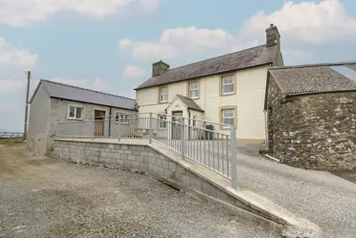 Image de Castell Y Garn, with a garden in Newport, Pembrokeshire