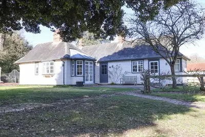 Image de Holm Oak Lodge, character holiday cottage, with open fire in Weeley